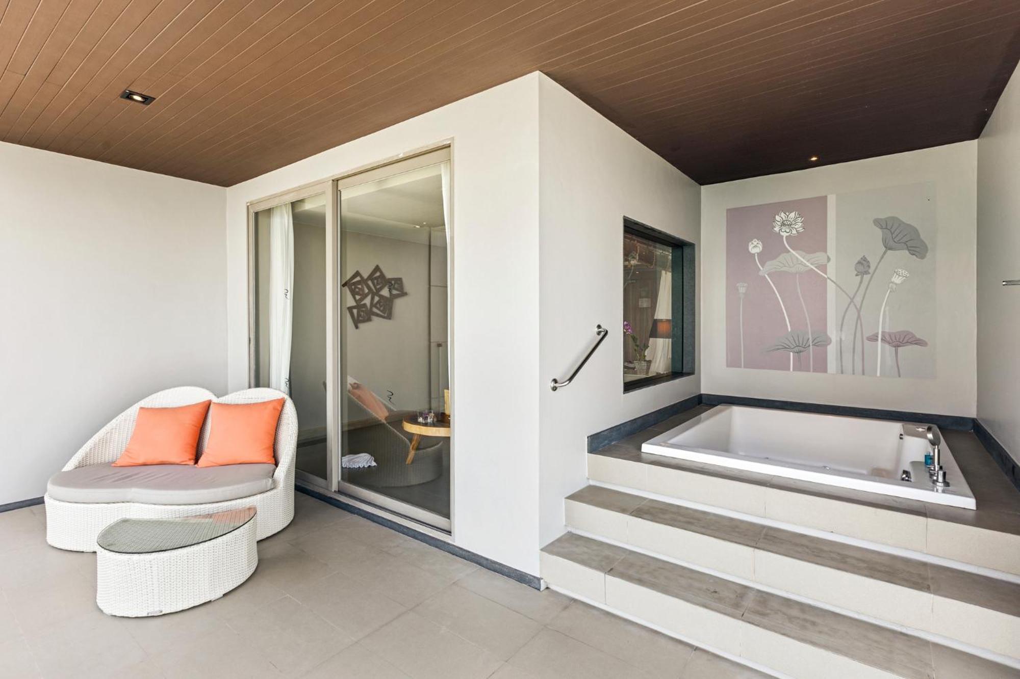 Cape Sienna Phuket Gourmet Hotel&Villas - SHA Extra Plus Strand Kamala Exterior foto A private outdoor spa at the hotel